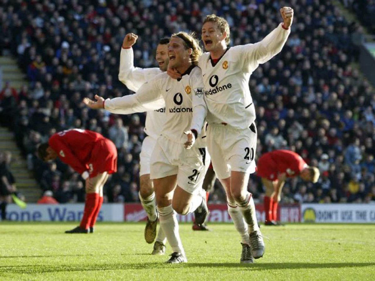 Born in Montevideo, Uruguay 19th May 1979, Diego Forlan. He became a legend for making the scousers cry despite it really never working out for him at at United. Signed from Atletico Independiente in 2002. Scored 17 goals in 98 appearances before joining Villarreal in 2004. #MUFC