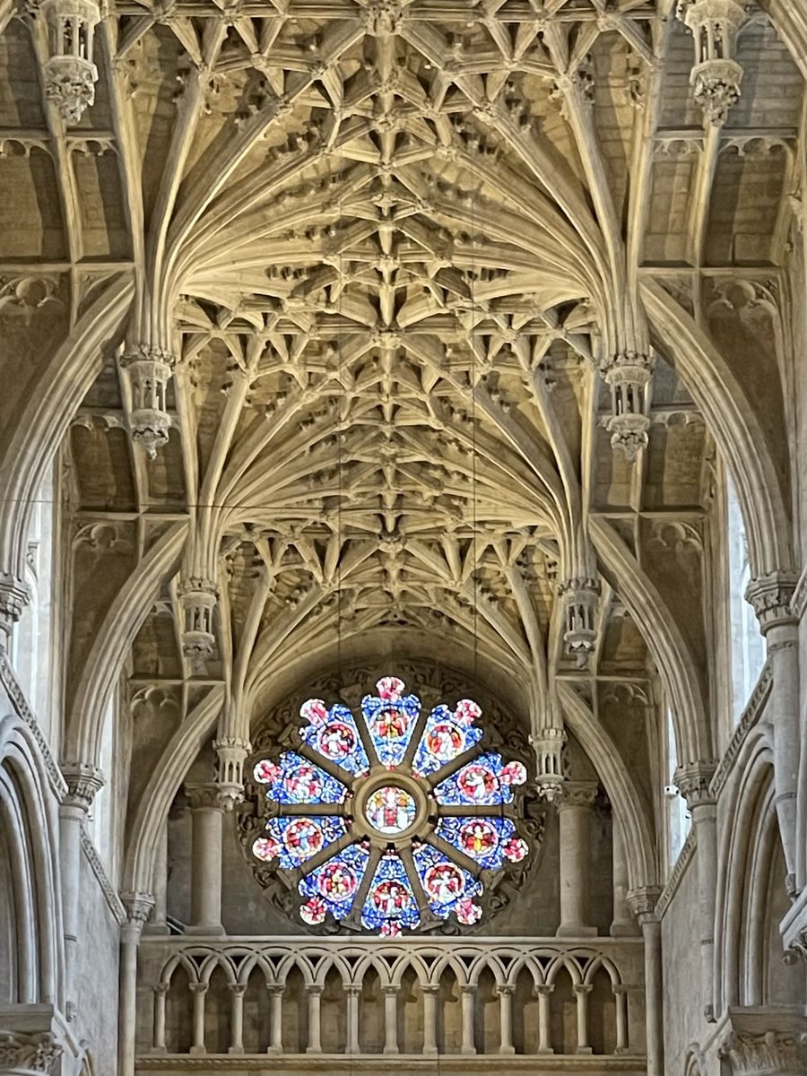 #StoneworkSunday - part of the stone vaulted chancel ceiling, probably c.1400, in Christ Church cathedral, Oxford, plus rose window.