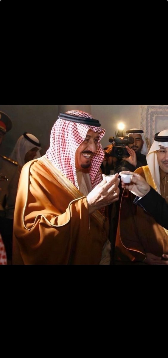 اذا تكدّرت كـل الشـعب .. متكدّر
واذا تعافيت .. كل الشعب متعافي 
            
لا بـاس يا صقر الرياجيل لا باس.

#الملك_سلمان_بن_عبدالعزيز_آل_سعود 
#المملكة_العربية__السعودية