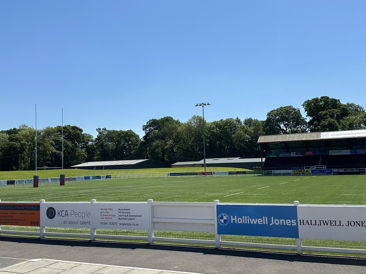 Godders81's tweet photo. It’s a hot one @ChesterRUFC for @CheshireRFUNews  v @lancashirerugby u20s #ohlankylanky 🌹🏉 https://t.co/HiEbrryOtp