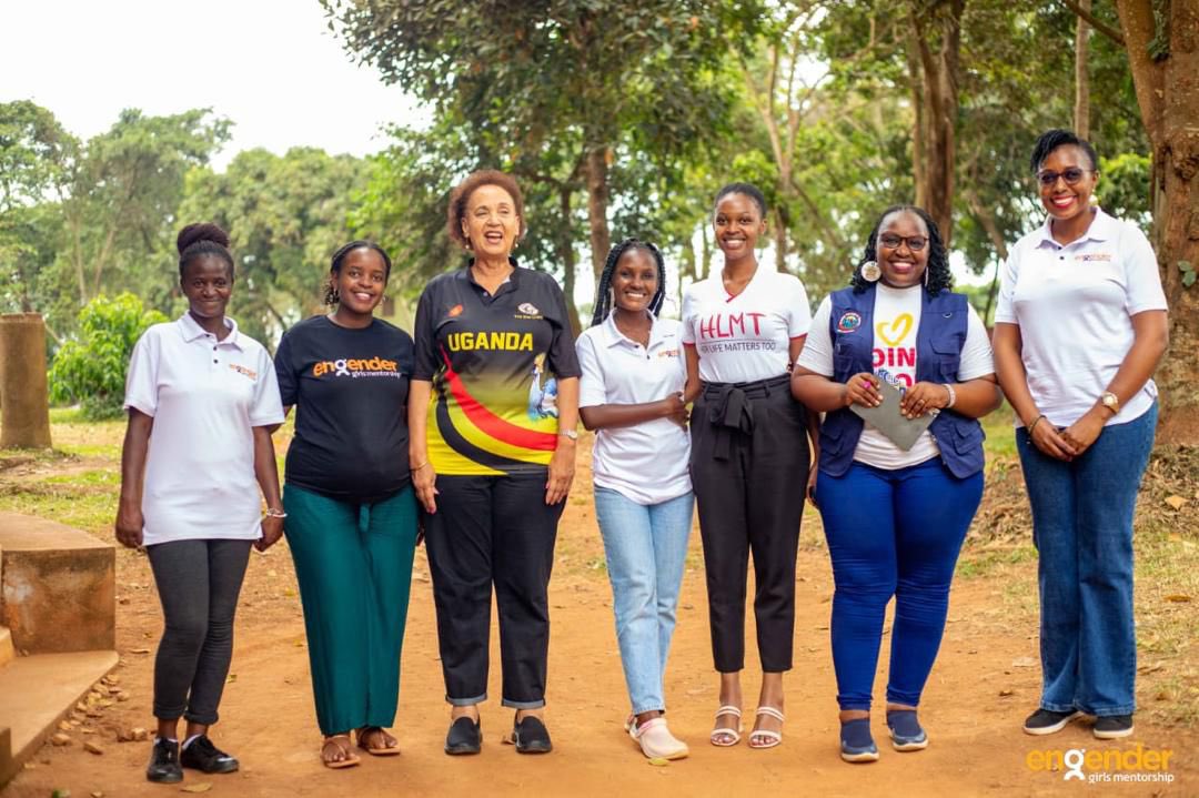 Last week, a time was had at the @EngenderGirls mentorship space. We had a conversation around how the youth should stay focused amidst social media pressure. We encouraged the girls to stay alert and learn to be responsible online by minding about what they publicize.