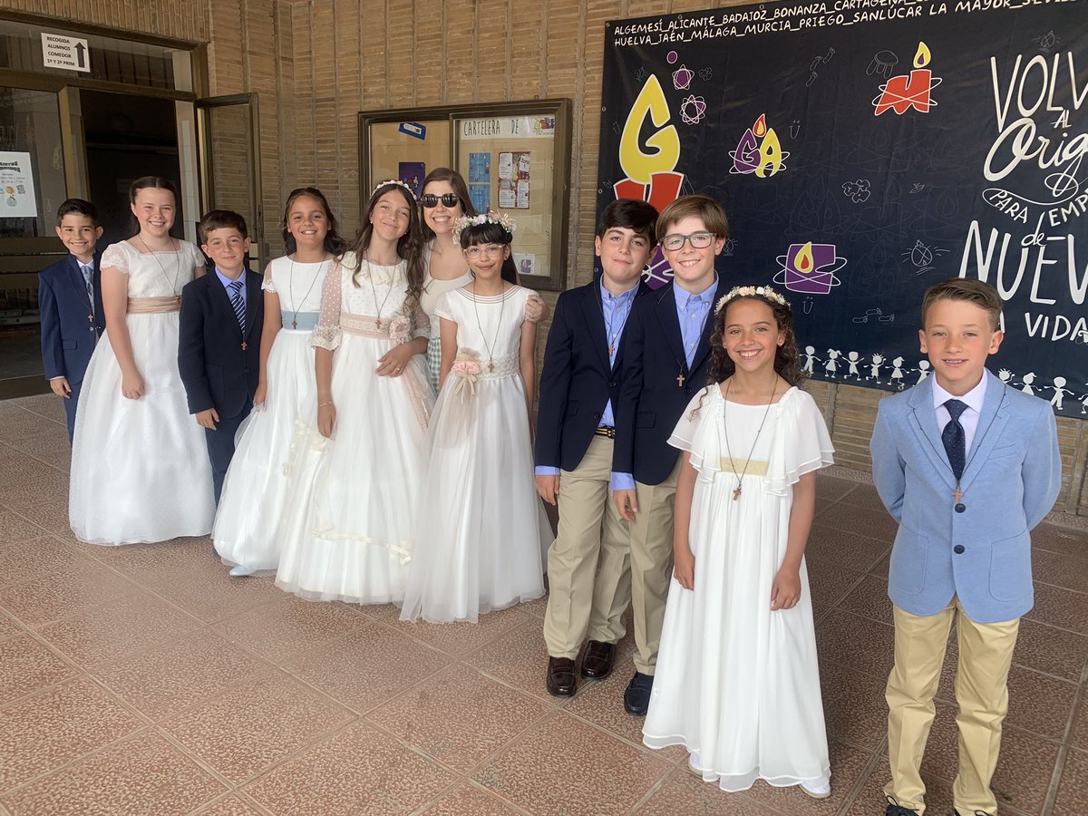 Último turno de hoy. Llenos de ilusión, nuestros alumnos y alumnas de 4 prim <a href="/MaristasMedit/">MaristasMediterranea</a> Alicante van a recibir al Señor por primera vez #somosIglesia #somosFamilia enhorabuena a todos los comulgantes hoy ha sido un gran día para nuestro colegio #másqueaulas 👏👏