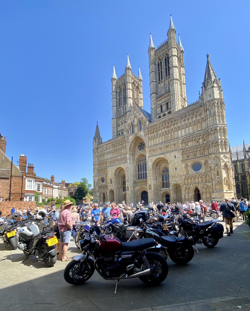 toby_gourley's tweet image. #DGR2024 #GENTLEMANSRIDE #RIDEDAPPER 
#SIDEBYSIDEWORLDWIDE #LINCOLN  Epic turnout for the @gentlemansride