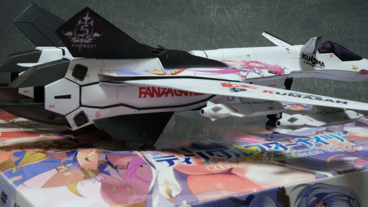AndersenPaqy's tweet image. 🍆「輝け一番星...」ヴィーナスエクスカリバー(VF-19)!!木っ端ミジンコ(ハイマニューバミサイル装備)よ! #クルスタ