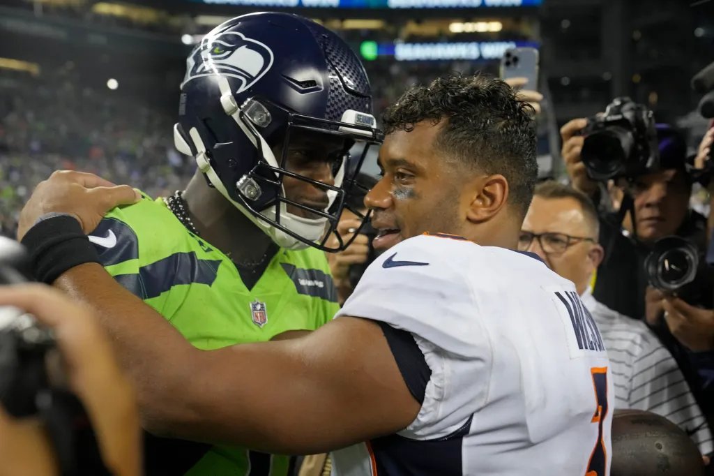recon_colt's tweet image. In a stunning decision, Coach Hackett pulls Russell Wilson for a 64-yard field goal attempt, leading to a Seahawks victory over the Broncos, 17-16. #NFL #SeahawksWin mercurynews.com/2022/09/13/sea…