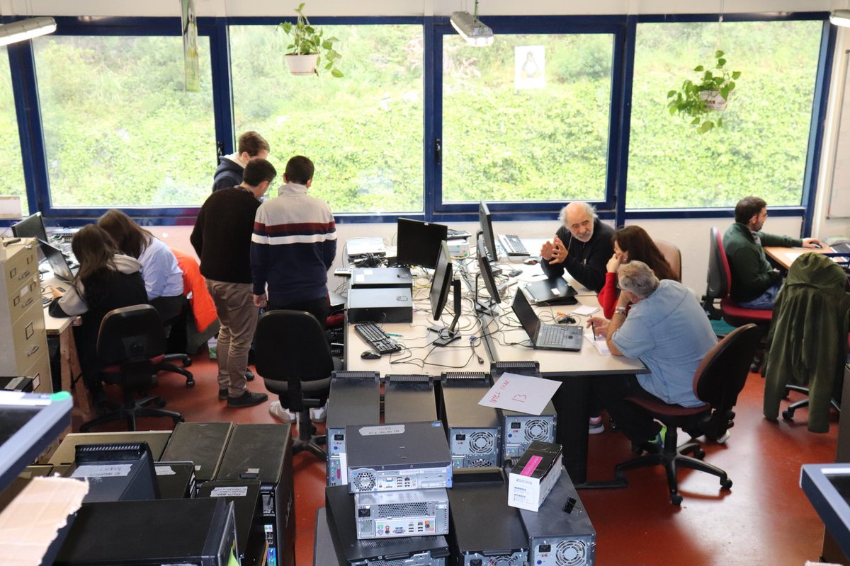 Si quieres un futuro sostenible, empieza por #Reutilizar Es mucho mas fácil, barato y efectivo que #reciclar! No te dejes engañar por el "lavado verde" (greenwashing) Reutiliza y Reduce, no solo recicles.