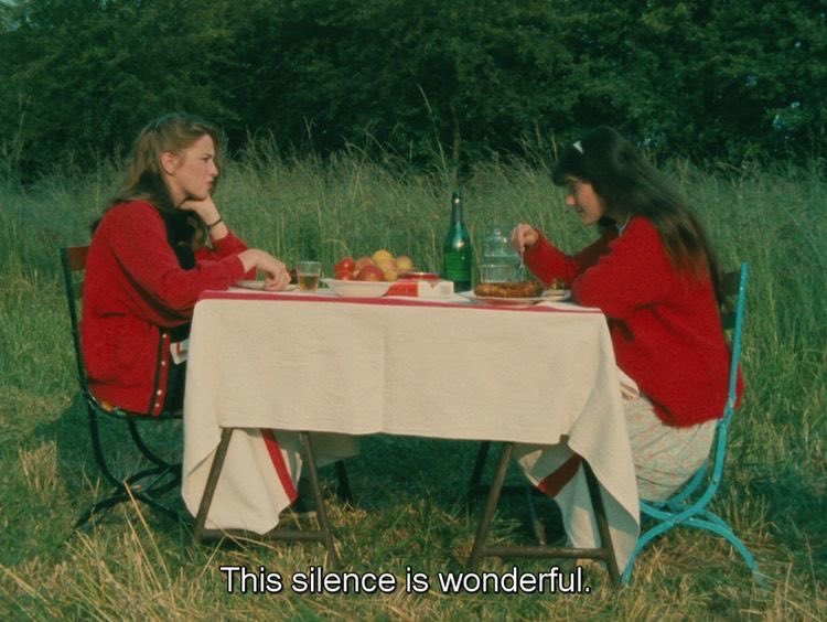 아니 어제 <레네트와 미라벨>의 네가지 모험이 너무 재밌어서 오늘 한 번 더 보러 갔는데, 안 그래도 고요한 로메르 영화에서 제일 조용한 장면이어...