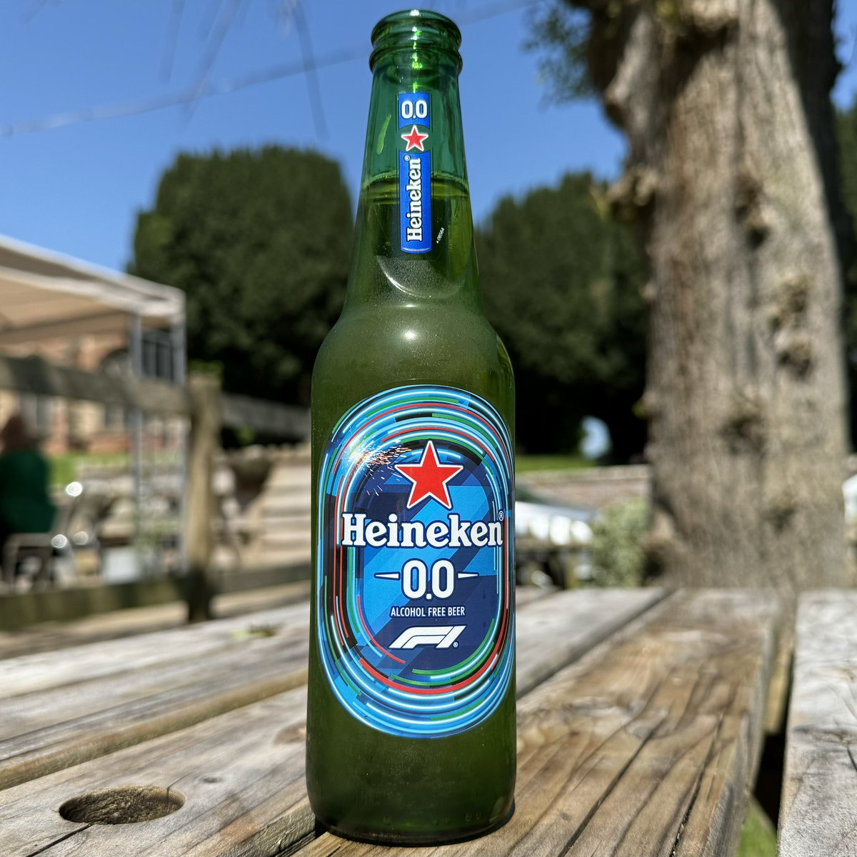 If one must work on one’s birthday, it’s still nice to be able to celebrate it with an alcohol-free midday drink in a sunny beer garden! #beergarden #middaydrink #alcoholfreemiddaydrink #alcoholfreebeer