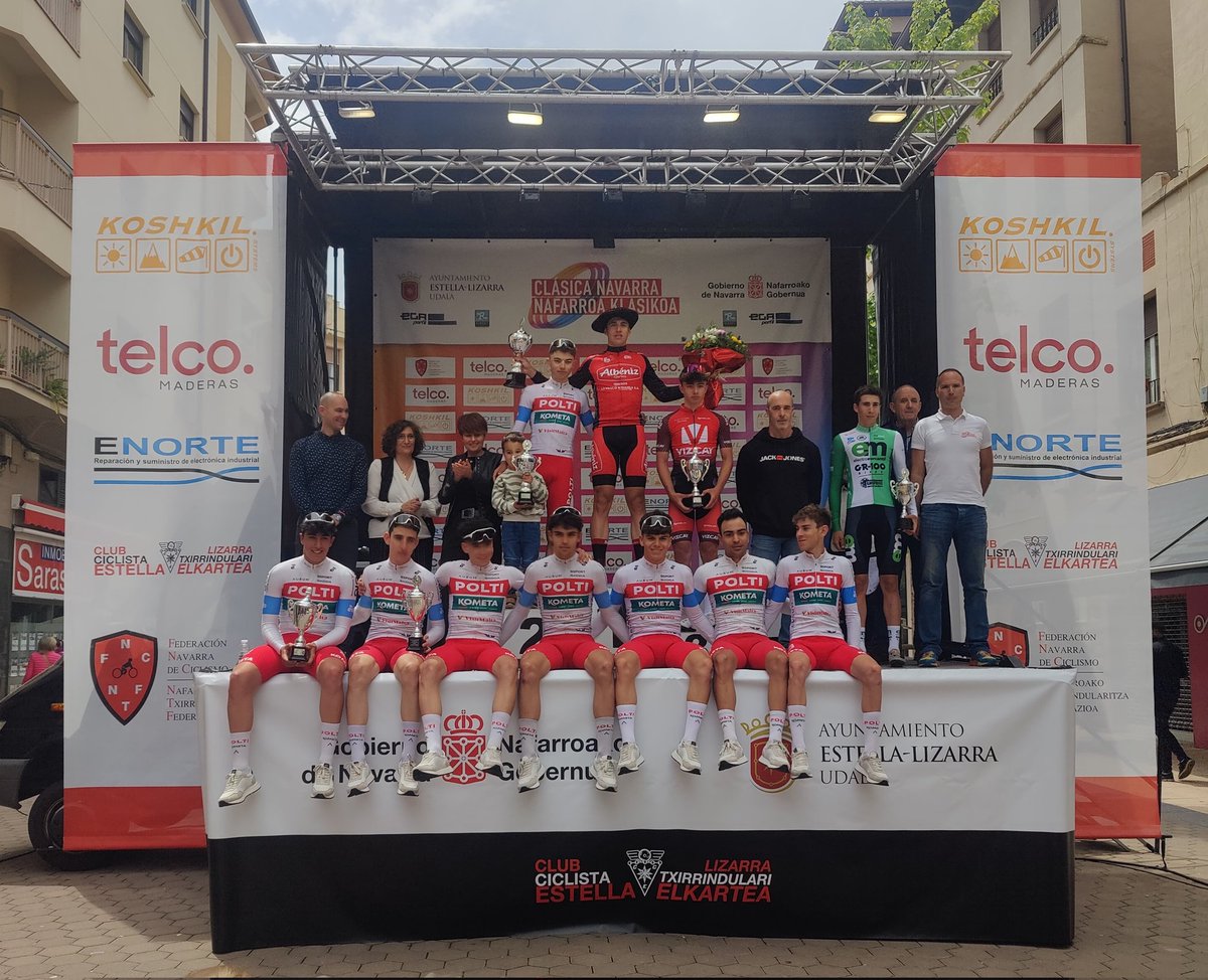 Foto familia #NafarroaKlasikoaNavarra familia argazkia.