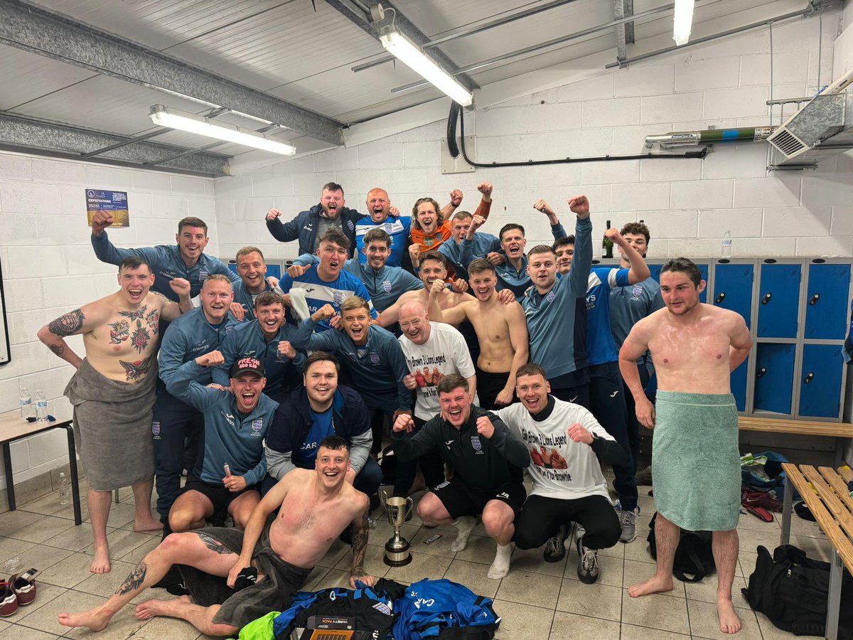 3 Lions 2-0 <a href="/OwtonManor2022/">Owton Manor Social Club ⚽️🏆</a> 

Ending the season Orangebox CL winners🏆

Nothing more than the boys deserved today and the last few seasons

Goals
<a href="/LewisAGreen11/">Lewis Anthony</a> ⚽️
<a href="/Jacksonwaller8/">Jackson Waller⚽️</a> ⚽️

FUCKIN COME ONNN!!🦁🦁🦁☘️