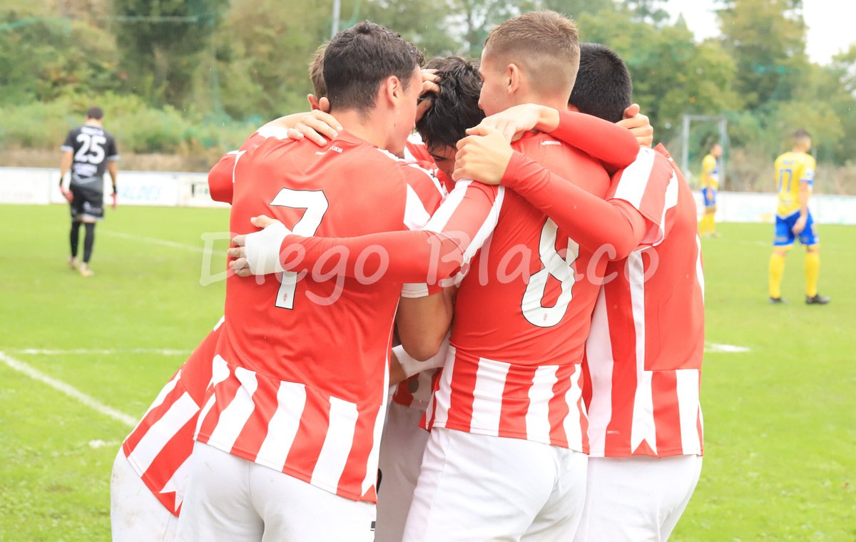 DiegoBlanco93's tweet photo. 👏🏻 ¡Grandes, guajes! 👏🏻

El Sporting de Gijón C, que dirige Samu Baños, asciende matemáticamente a Tercera RFEF a falta de 2 jornadas para el final de la liga tras una espectacular temporada.

▶️ Solo podrán hacer oficial el ascenso si el Sporting Atlético sube a Segunda RFEF. https://t.co/tHKU3pNeUU