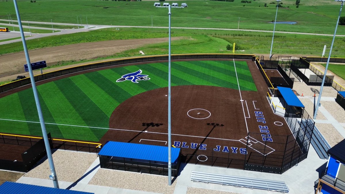 KUHNSatHELLAS's tweet photo. Beautiful fields at Junction City High School.  #hellasbuilt https://t.co/aLf4bhta1F