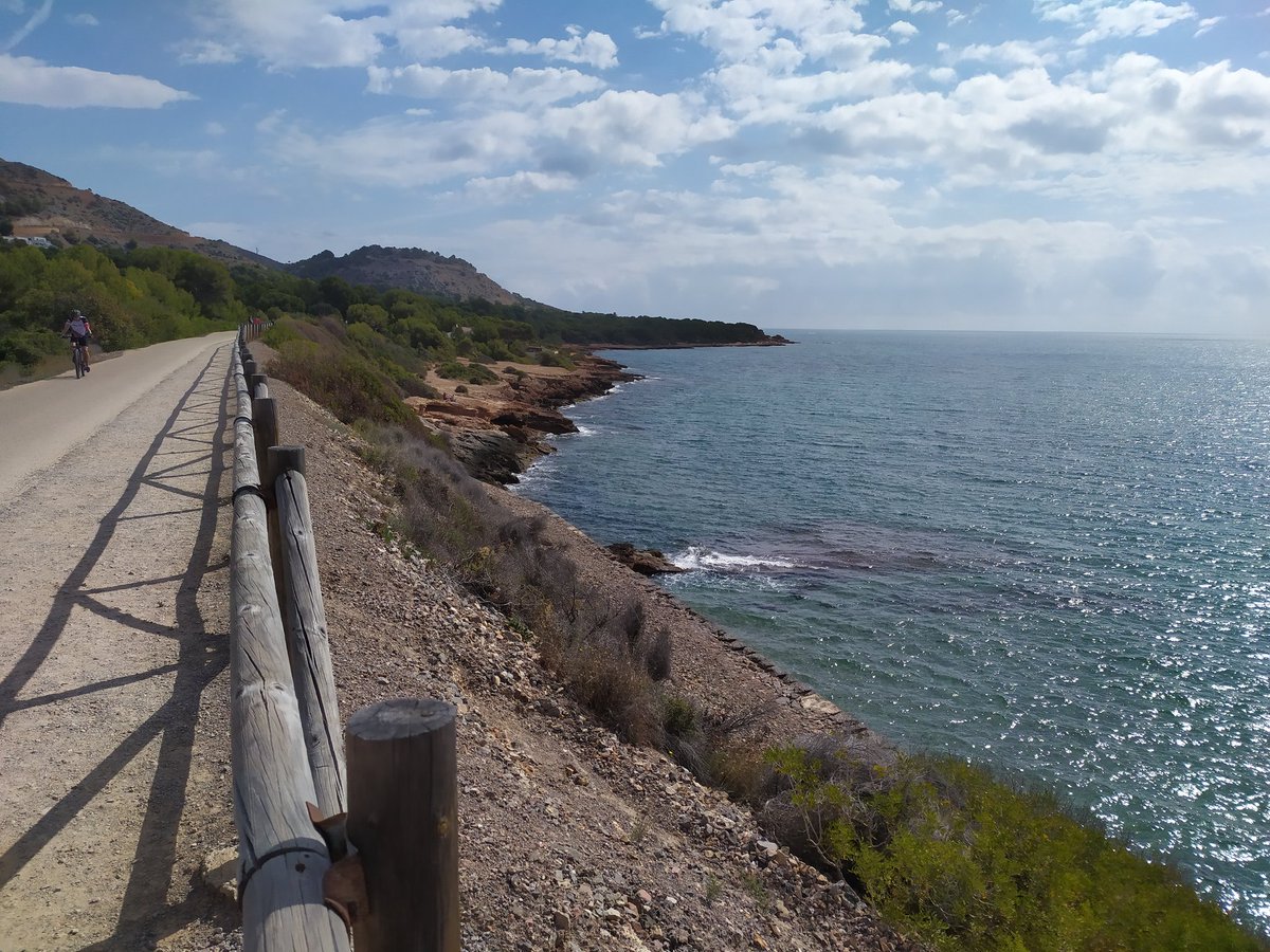La Via Verda de la Mar, entre Benicàssim i Orpesa. Un passeig senzill i bonic al costat de la mediterrània.