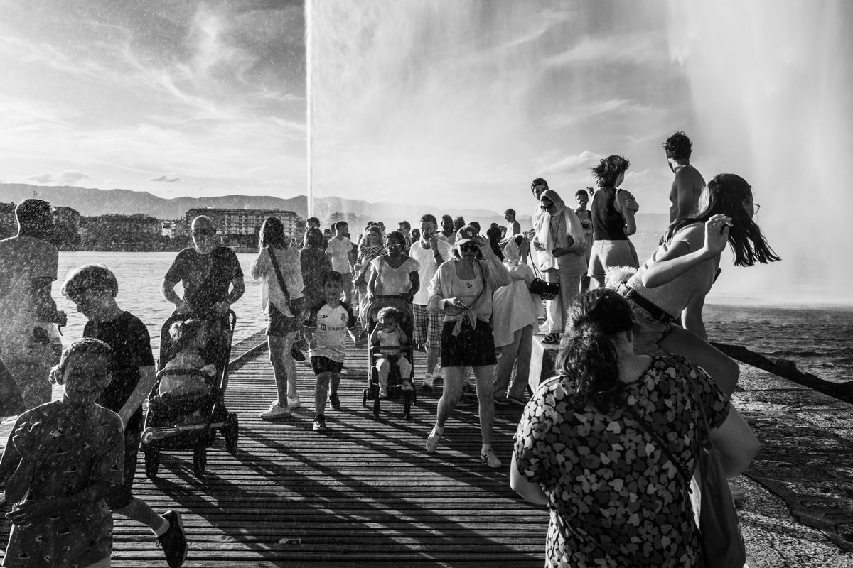 The Geneva Water Fountain Road trip to Italy 2023 Leica M10 Monochrom & Leica Q2 From Thermidor - month 10 of my year long calendar photographic project: rangefinderchronicles.blogspot.com/2024/03/thermi… #leica #leicam10 #leicam10monochrom #leicaq2 #blackandwhite #monochrome #geneva