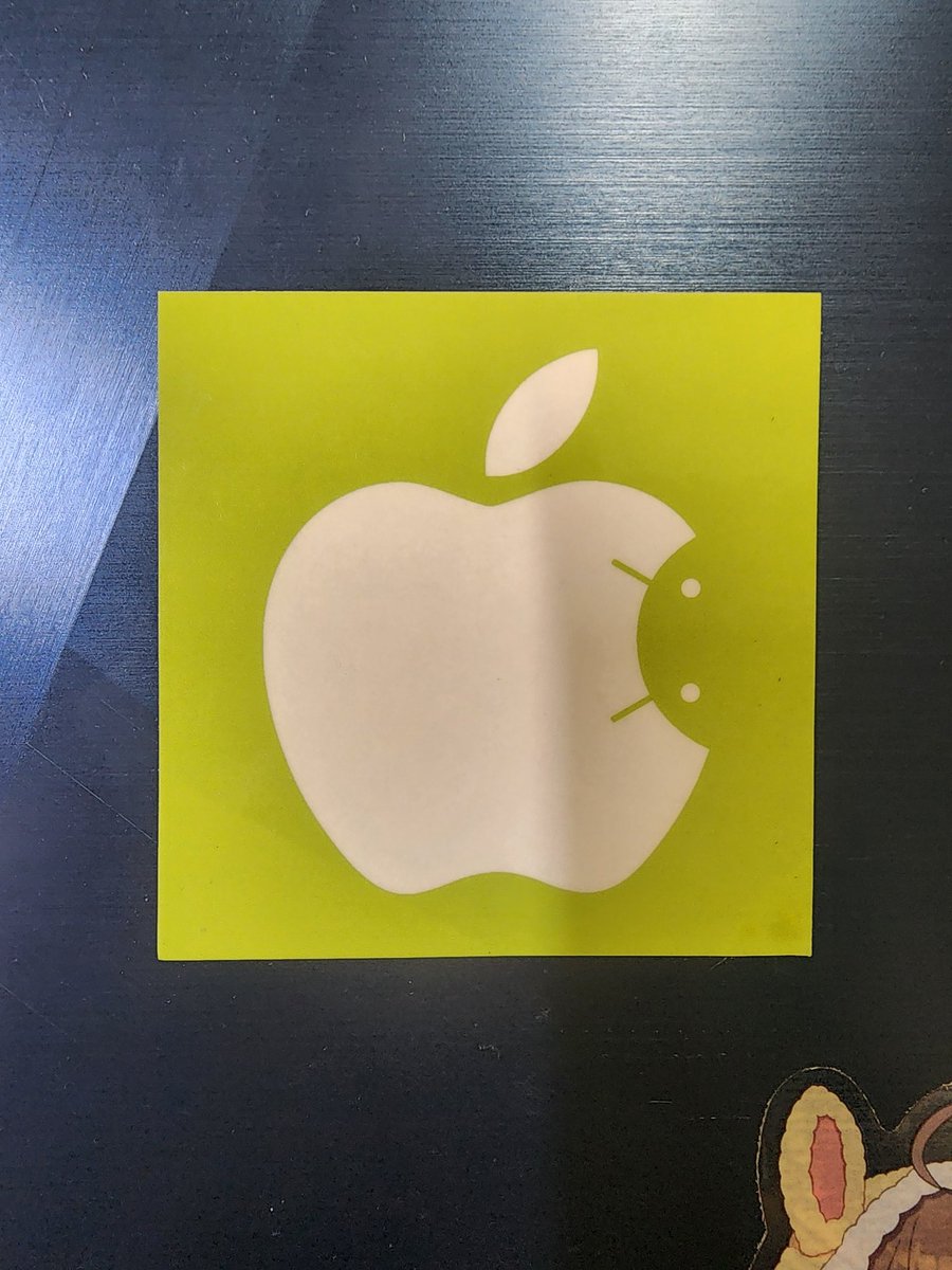 taki_pc_1115's tweet photo. Appleへの冒涜みたいなステッカーあったから買ってきてWindowsPCに貼ってみた https://t.co/SIuyWEhluV
