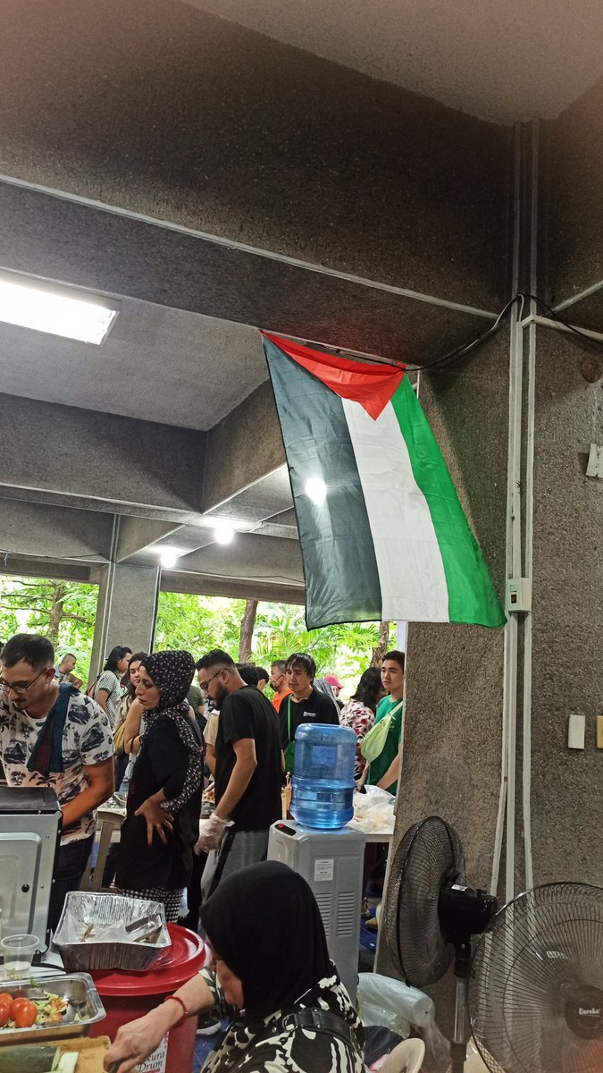 mich_jpg's tweet photo. fundraiser event for filipino-palestinian refugees earlier at UP today 🍉 so much great food and stories https://t.co/Ix5tHbnE5K