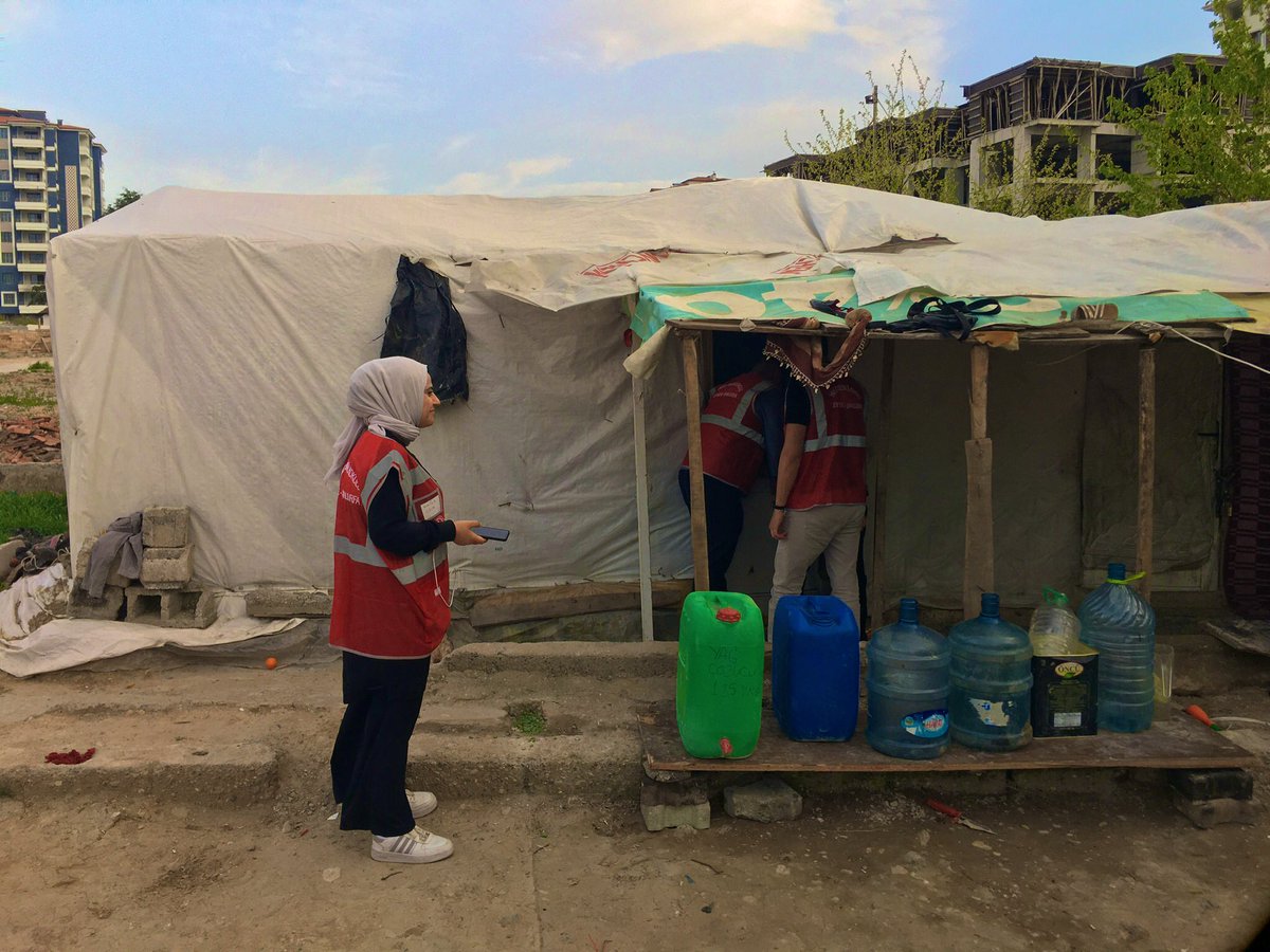 Okulumuz gönüllü öğretmenleri tarafından, Malatya’da depremden etkilenen ailelere ve Mevsimlik Gezici Tarım İşçisi Ailelere yönelik; Gıda kolisi, temizlik malzemesi, giyim, ayakkabı, kek, meyve suyu ve oyuncaklardan oluşan 110 Bin TL değerinde yardım çalışması yapıldı 😊