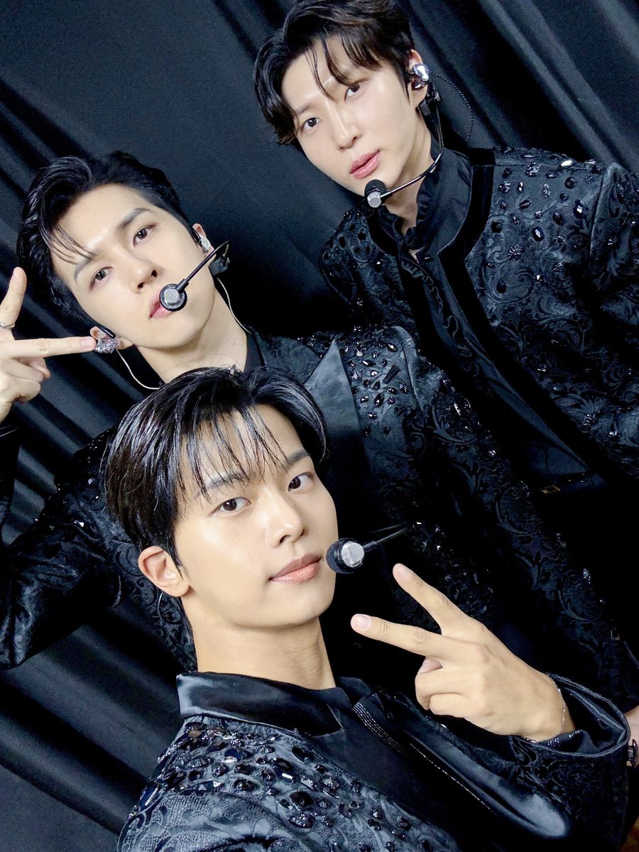 RealVIXX tweet media