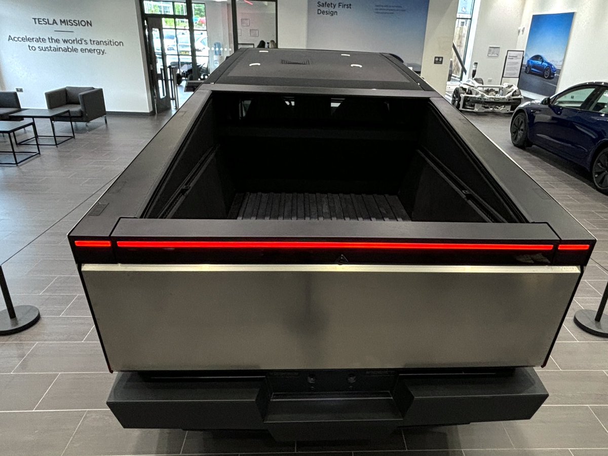 Y__Tesla's tweet image. 📐@Cybertruck is a hell of a truck. On display at @Tesla Center in Solihull/Birmingham 🇬🇧.
#tesla #cybertruck #tesladesign