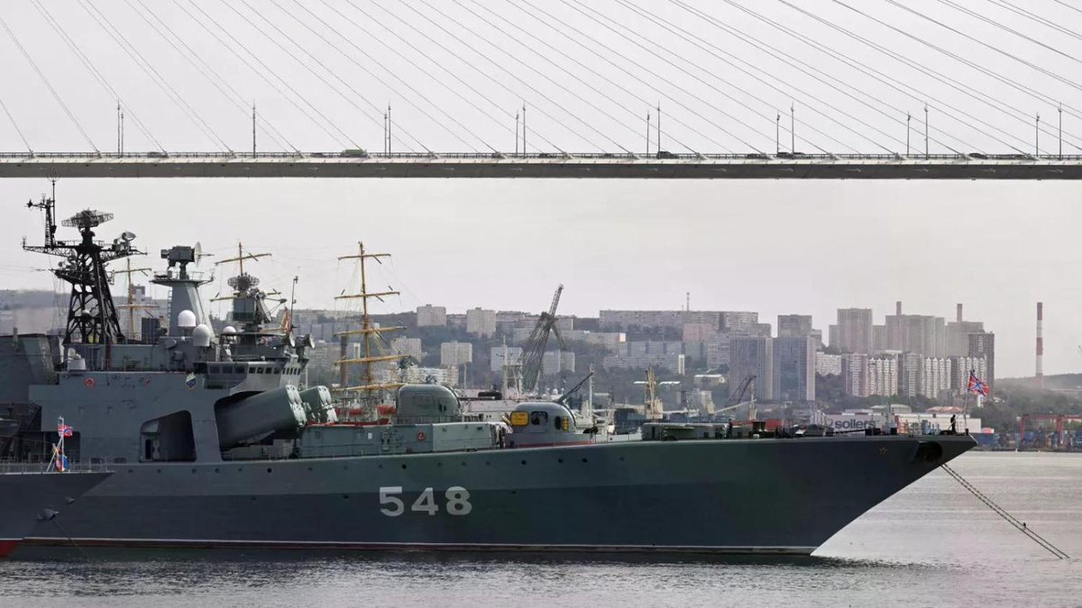 Ukraine destroys Russian Black Sea 'Kovrovets' minesweeper newsweek.com/ukraine-destro…