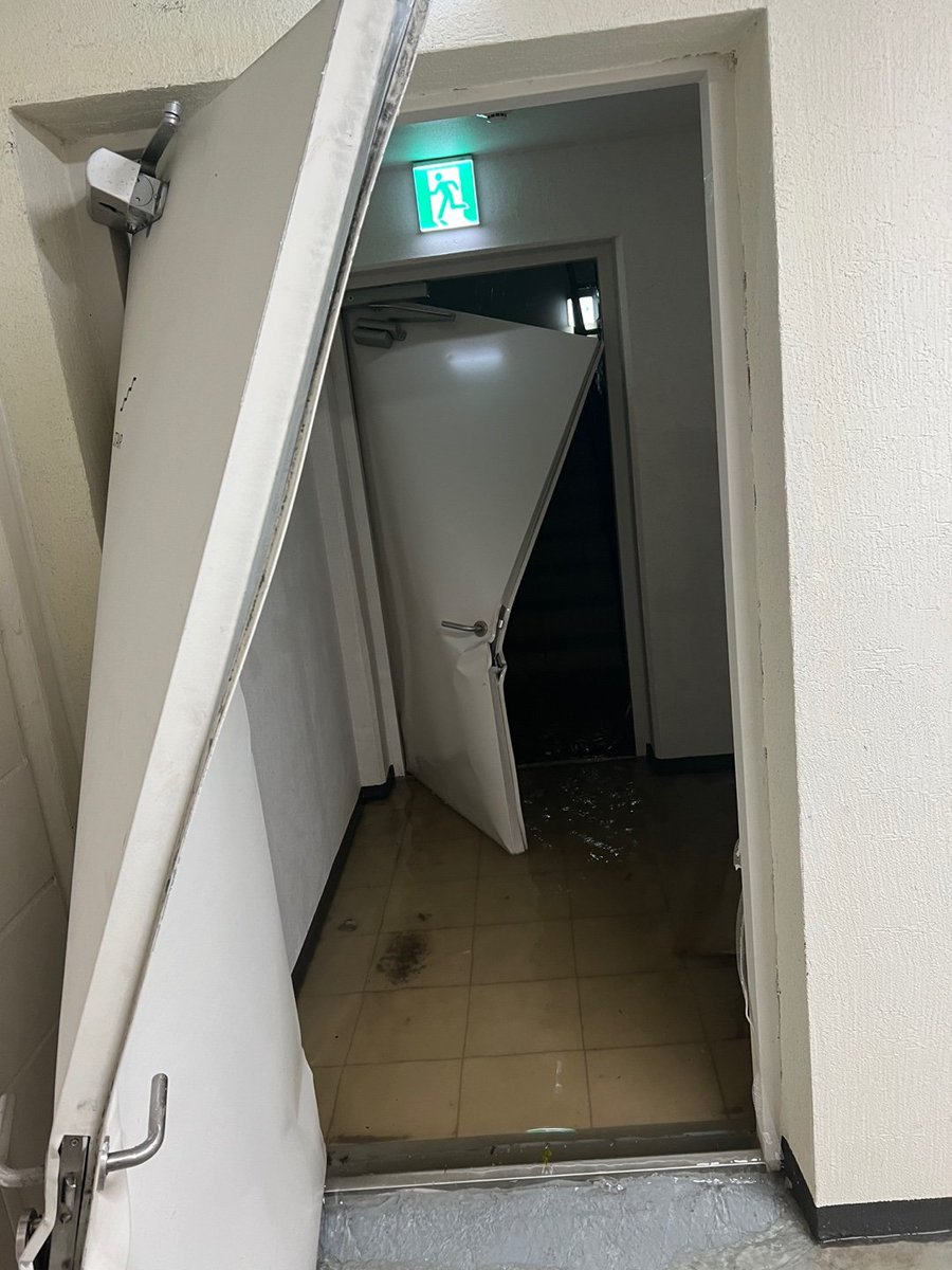 officialwheyfu's tweet image. who's capable of barging in like this?