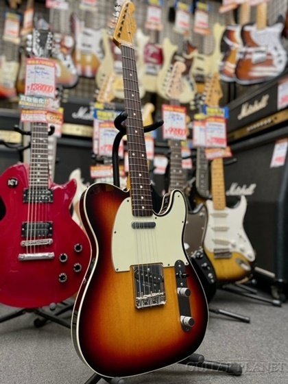 あの人と同じバウンド・ボディのテリー。
明日も楽しみです。

Fender
American Vintage '62 Custom Telecaster -3-Color Sunburst- 2009年製 【Bound Body!】【Slab Fingerboard!】【Refrets!】
guitarplanet.co.jp/product/detail…
