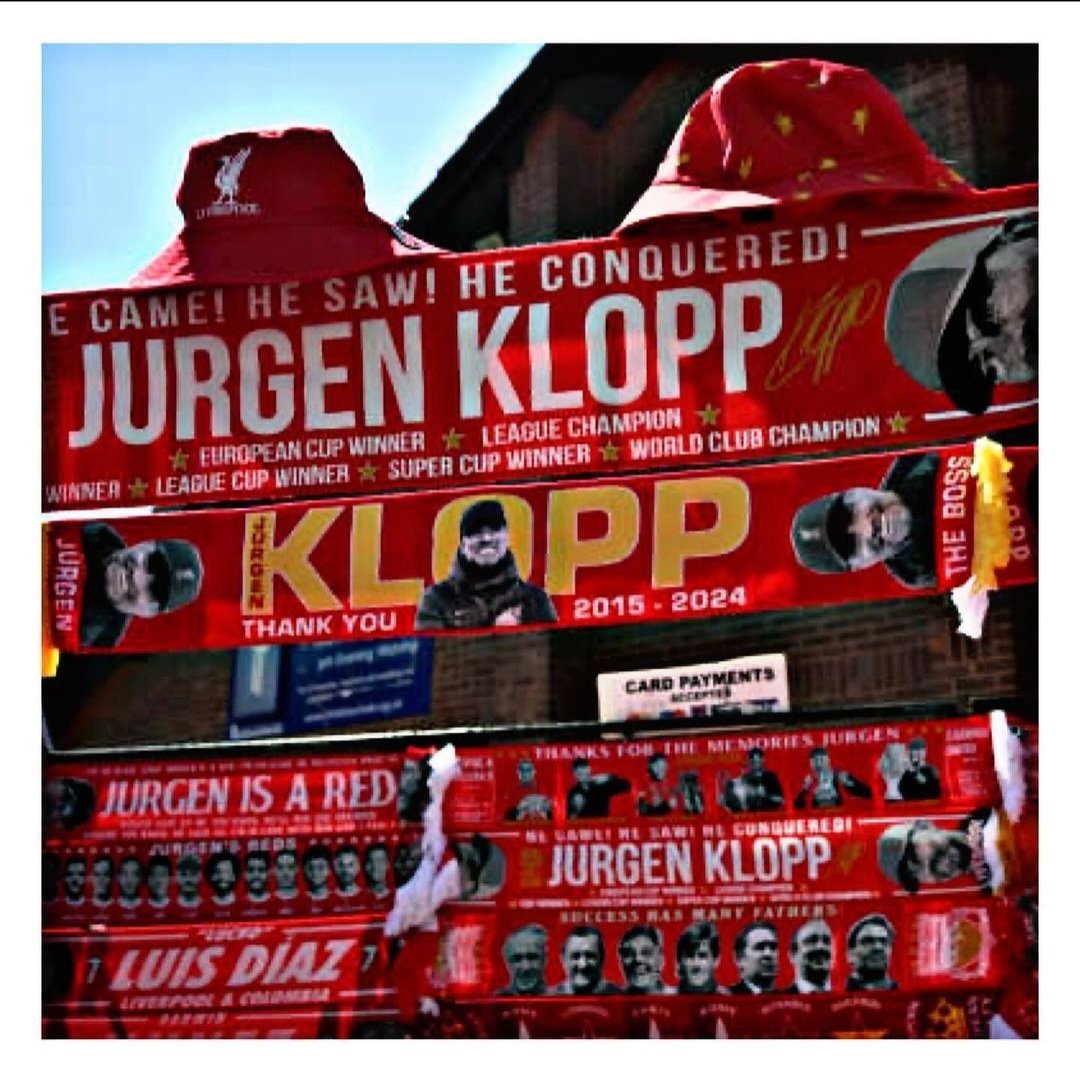JohnsenStle's tweet photo. The atmosphere outside Anfield right now, ahead of what's going to be a SUPER EMOTIONAL DAY! 🥺 💔
#YNWA 🔴 #InKloppWeTrust https://t.co/3EeS5LgiHy