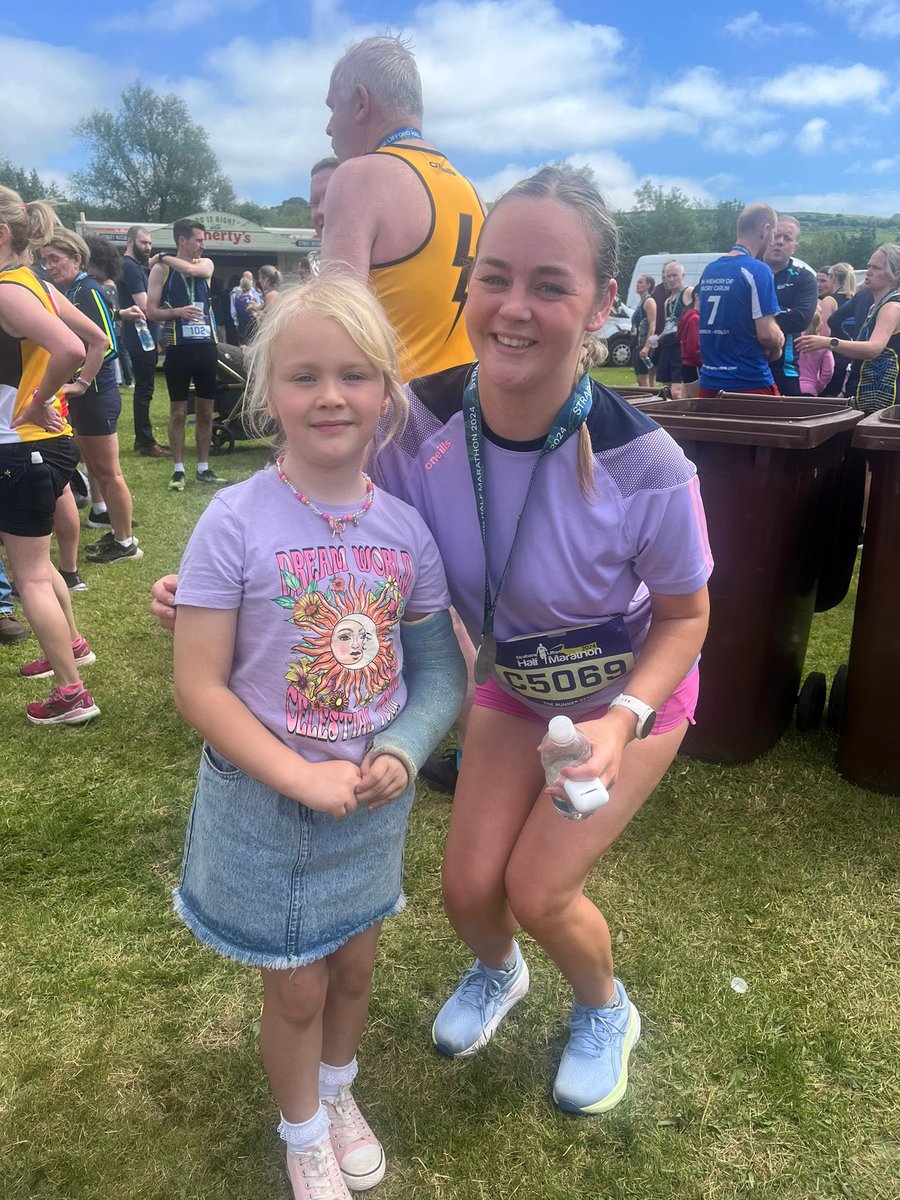 Scientists turned runners 🙈 great morning doing Strabane half marathon relay with <a href="/DevenneyRachel/">Rachel Devenney</a> <a href="/misseviej/">Evangeline Johnston</a> ❤️ and Éabha out supporting the girls 🥰