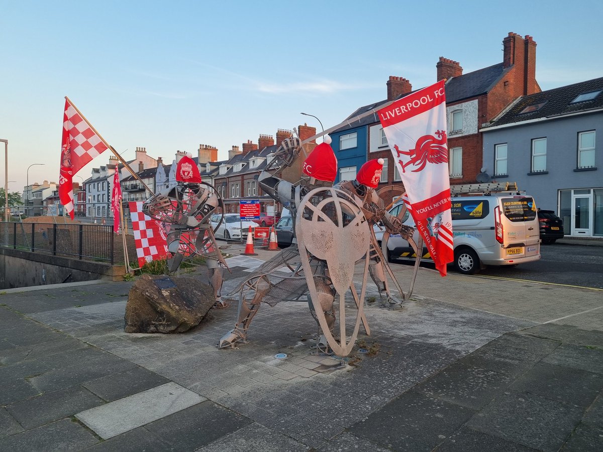 crawfy1971's tweet photo. @SkySportsPL Carrickfergus,  N.ireland tribute to Klopp ❤️ https://t.co/7KeFBoft8C