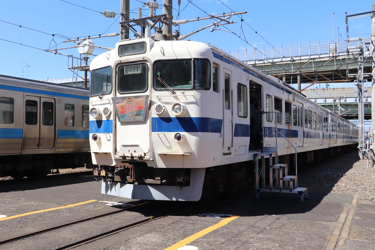 415系Fo117の前面に「タウンシャトル」のヘッドマークが掲出されました