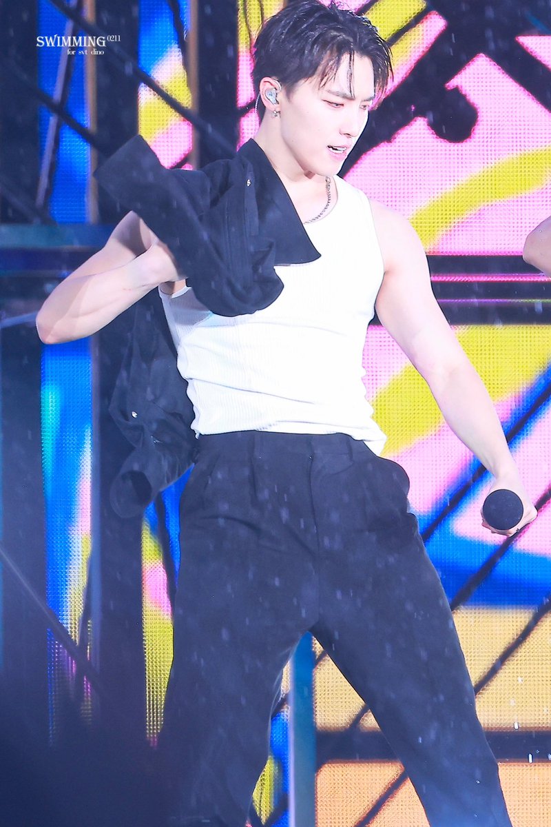 SWIMMING🦦 tweet media