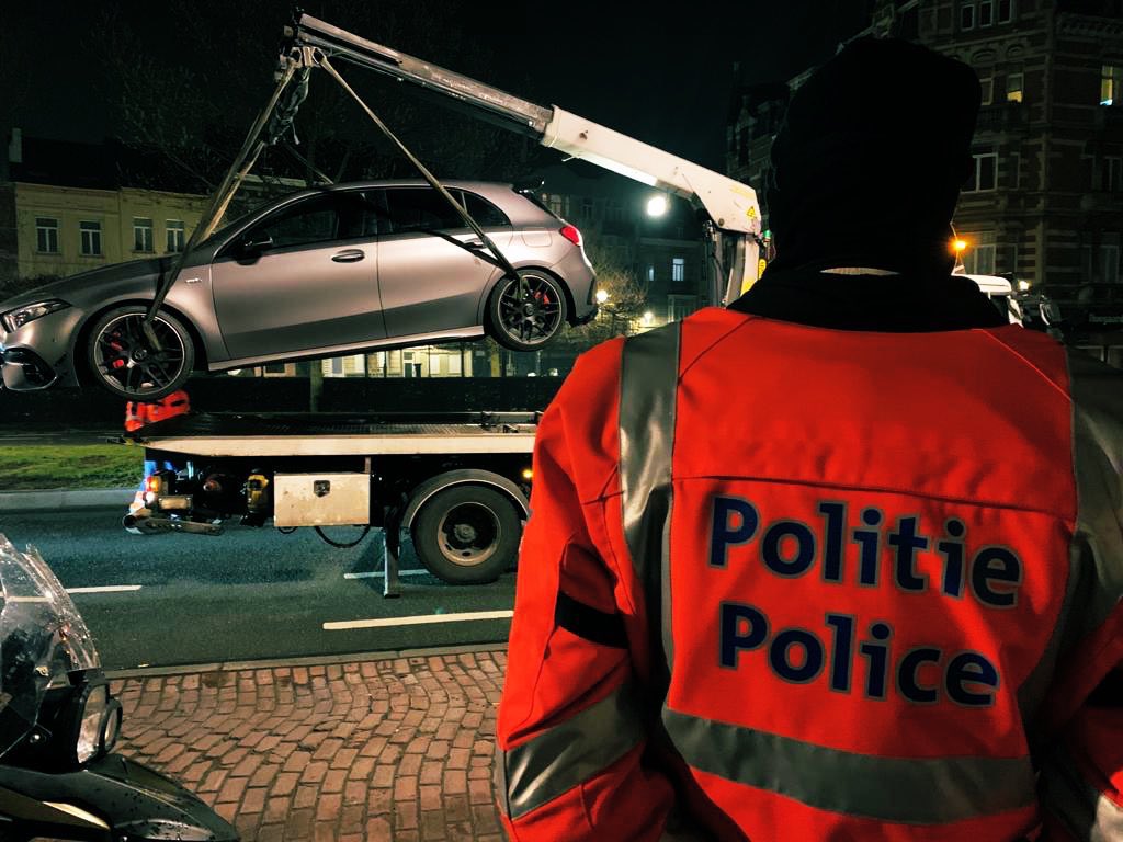 Dangereux, bruyants, gênants : sur tout le territoire, nous agissons contre les rodéos sauvages. Hier soir, six auteurs de rodéos urbains ont été interpellés à hauteur du Heysel, trois voitures et trois motos ont été saisies. #PourVotreSécurité Gevaarlijk, luidruchtig,