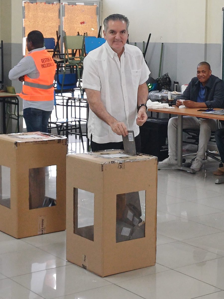Ejerciendo mi derecho ciudadano de elegir a nuestras autoridades, el cambio sigue. Que Dios bendiga a nuestro pueblo