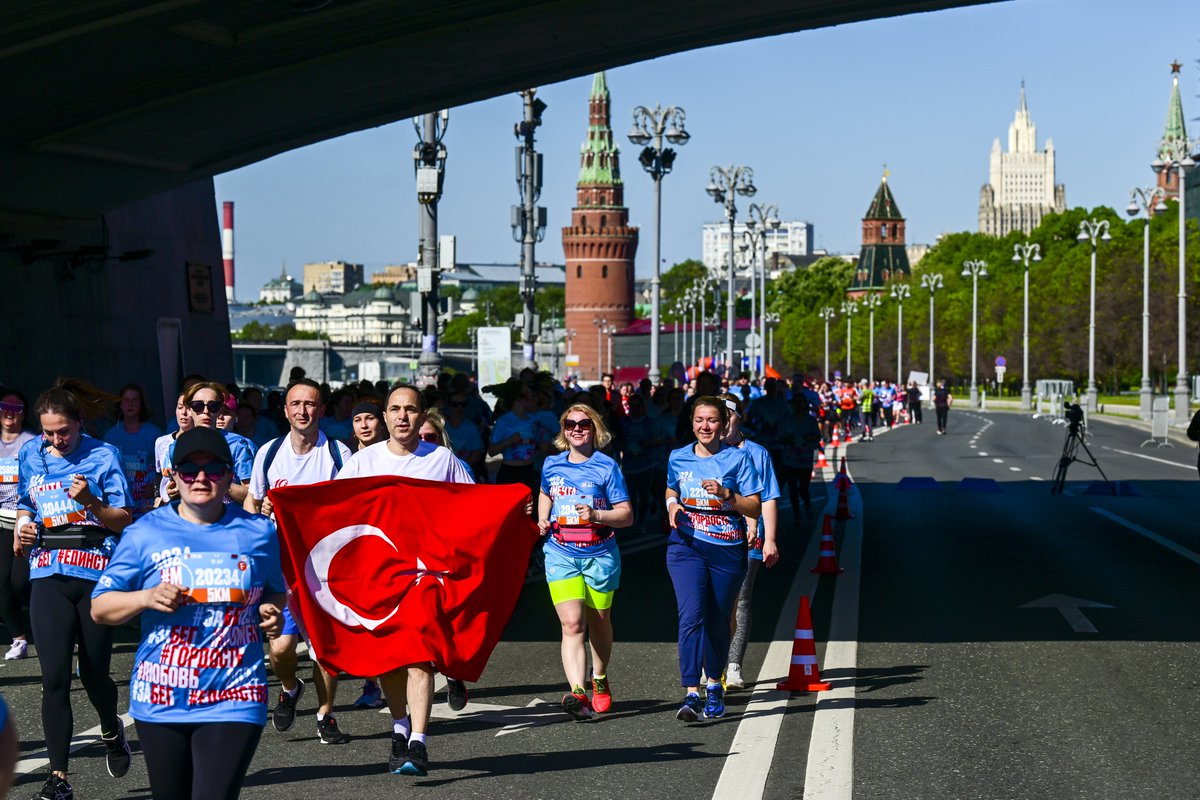 Rusya'da 19 Mayıs Atatürk'ü Anma, Gençlik ve Spor Bayramı 'Rusya Yarı Maratonu' ile kutlandı anlatilaninotesi.com.tr/20240519/10839…