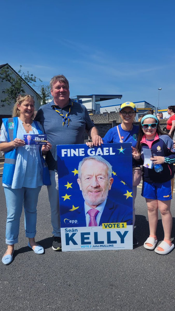 Great atmosphere in Ennis ahead of the Clare Waterford game. Great reaction to @SeanKellyMEP people want to see him continue his incredible work in the European Parliament. Vote Sean Kelly No. 1 on 7th June @FineGael