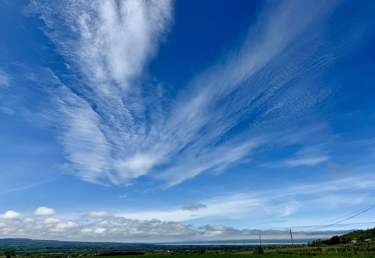 That’s more like it! Bye bye mist 👋😊🌞📍Sperrins at lunchtime @bbcniweather @UTVNews @angie_weather @barrabest @WeatherCee @Louise_utv @geoff_maskell @WeatherAisling