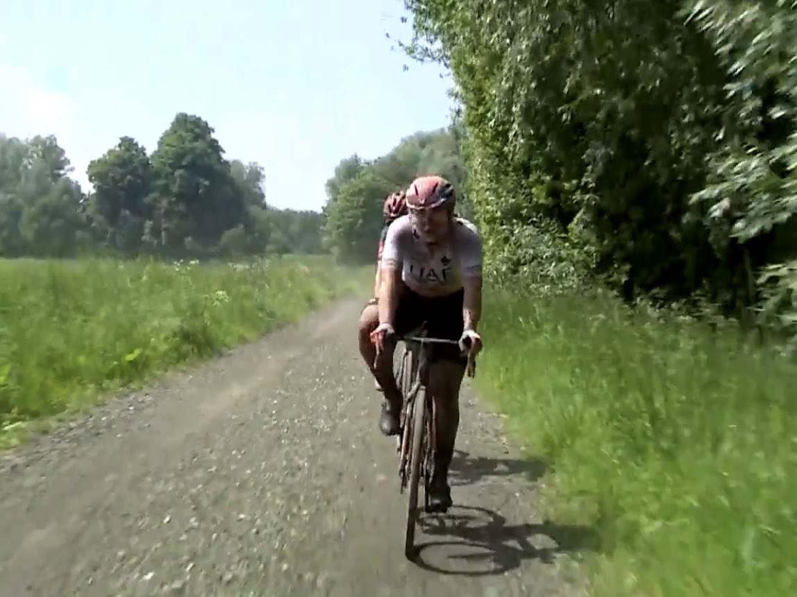 Lara Gillespie wins Antwerp Port Epic Ladies 😍 This is definitely the most important win of her career 💪🚴‍♀️