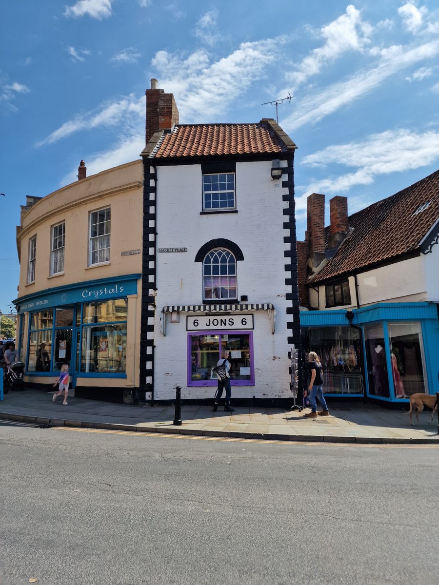 I will soon be opening a shop in Glastonbury. It's Number 6 Market Place which used to be Jon's the jewellers. A fantastic building right in the centre of town. It's both exciting and scary all at the same time. Official opening Saturday 25th May but I am in most days this week