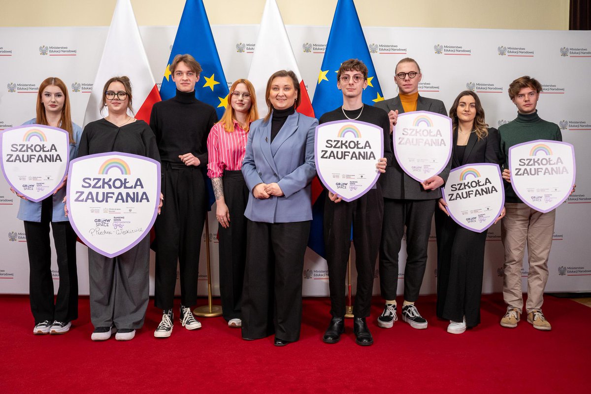 Pan Czarnek nie jest już Ministrem Edukacji całe szczęście. Niech Was nie dotykają jego komentarze. On już nie decyduje dla kogo jest miejsce w Polsce i w polskiej szkole. Nie powinno być zgody na mowę nienawiści, żadnej przyzwoitej osoby.