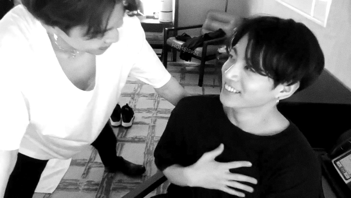 homeiskm's tweet photo. 🤍🖤 https://t.co/HZ37gRFuAX