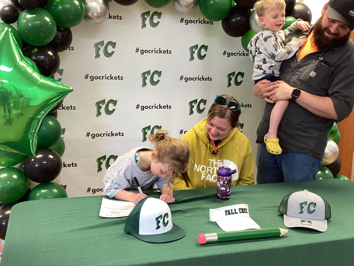 Joe_Sanfelippo's tweet image. Schools. Do this. It’s fun. We had a blast. Kids loved it. Parents loved it. 4K Letters of Intent. Go. #gocrickets #throwback