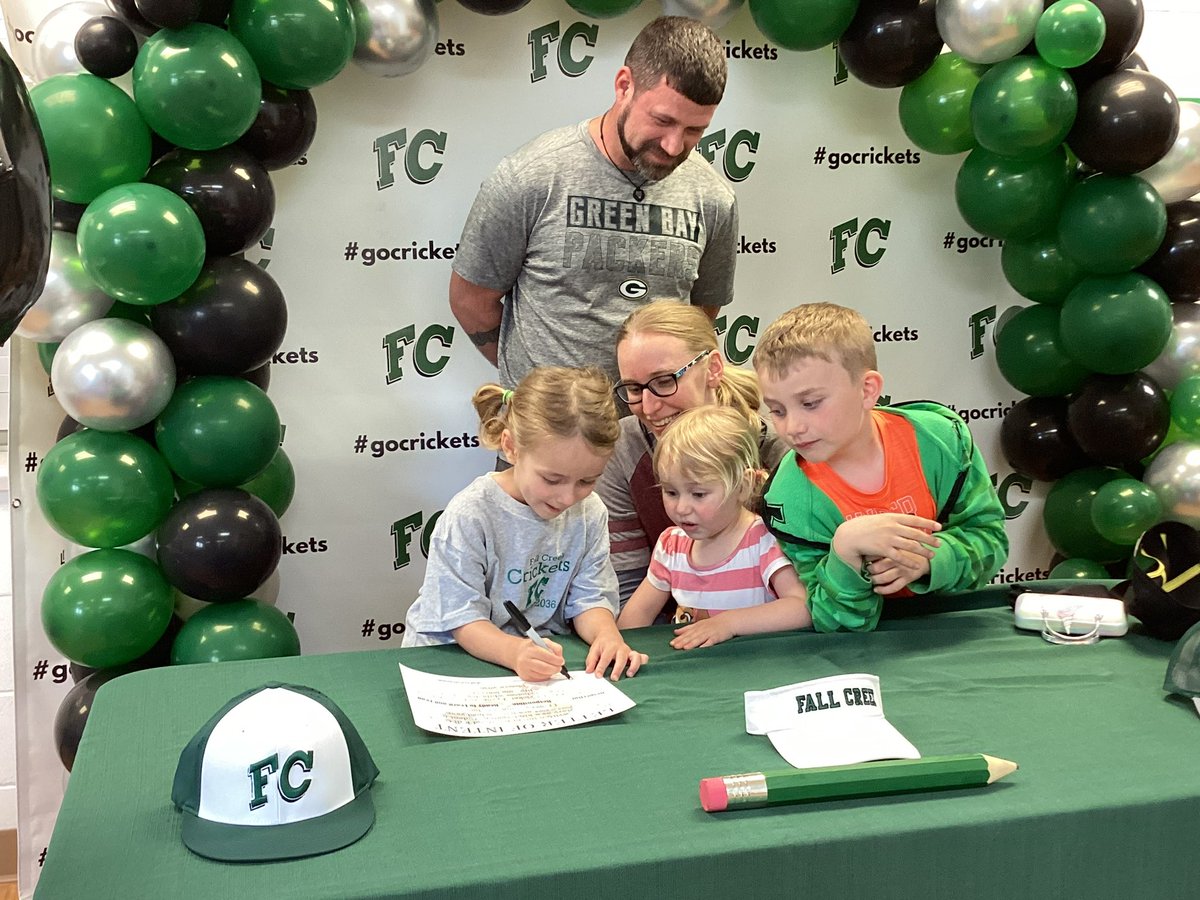 Joe_Sanfelippo's tweet image. Schools. Do this. It’s fun. We had a blast. Kids loved it. Parents loved it. 4K Letters of Intent. Go. #gocrickets #throwback