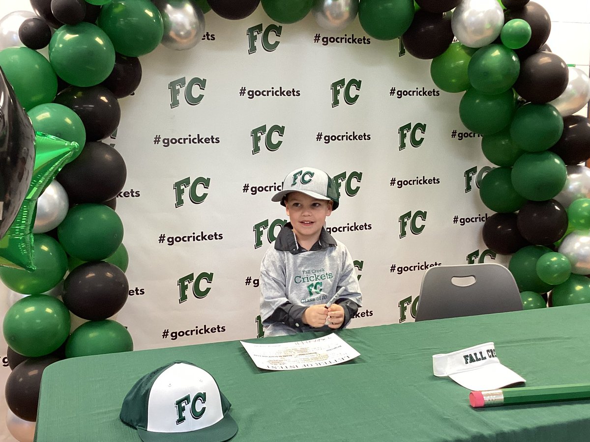 Joe_Sanfelippo's tweet image. Schools. Do this. It’s fun. We had a blast. Kids loved it. Parents loved it. 4K Letters of Intent. Go. #gocrickets #throwback