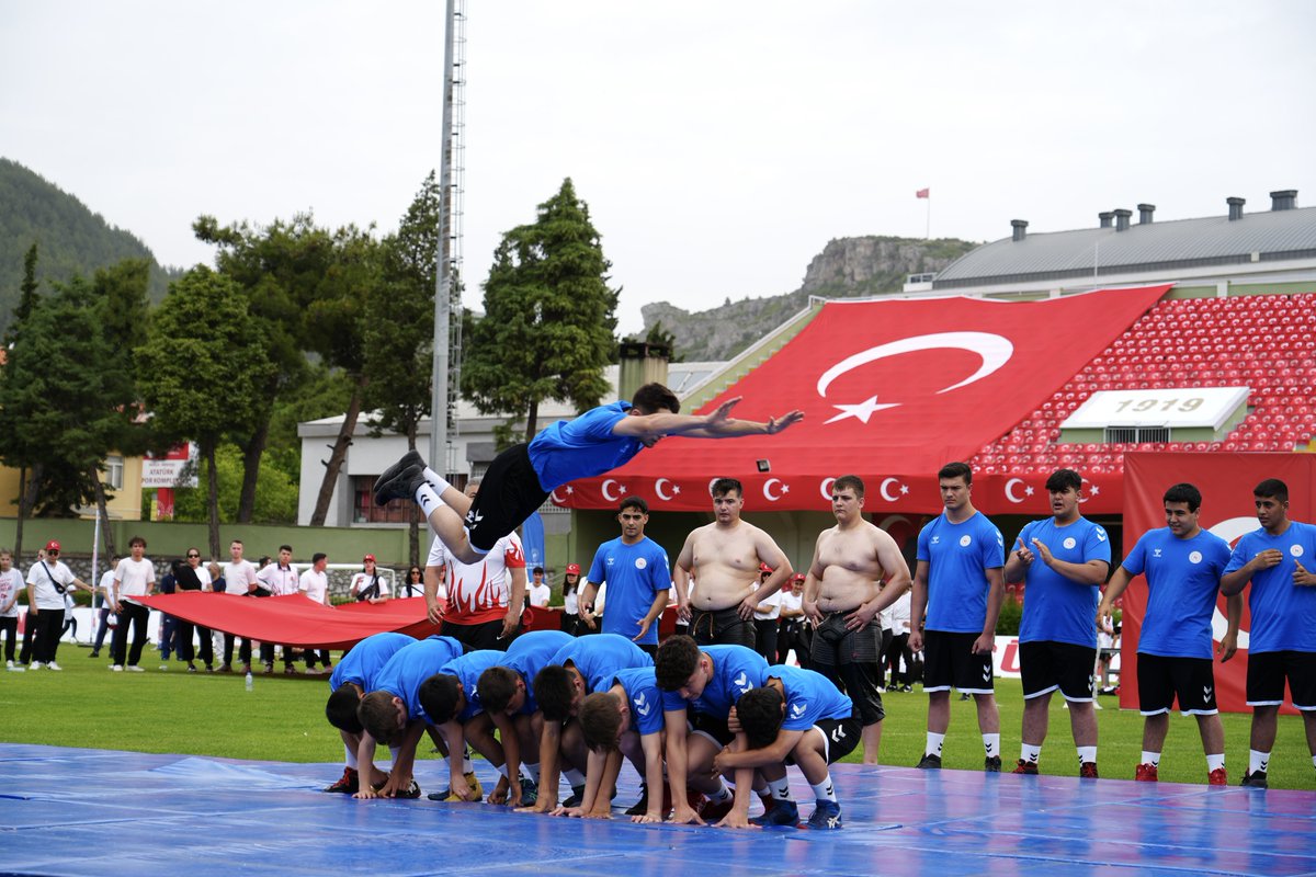 🇹🇷19 MAYIS ATATÜRK’Ü ANMA GENÇLİK VE SPOR BAYRAMIMIZ KUTLU OLSUN 🇹🇷 #TürkiyeninGücüGençliği 19 Mayıs Atatürk’ü Anma, Gençlik ve Spor Bayramı, Muğla Valimiz Sayın Dr. İdris AKBIYIK, İl Protokolü ve vatandaşlarımızın katılımıyla Muğla Atatürk Stadyumunda gerçekleştirilen coşkulu