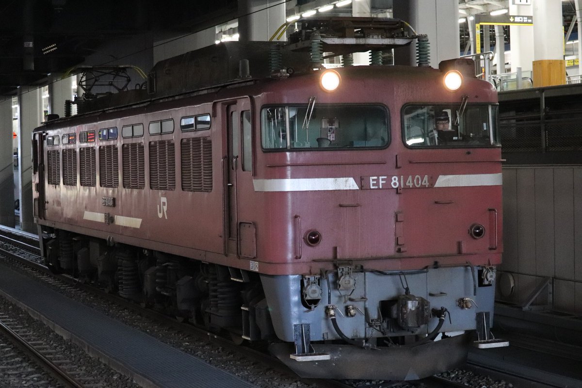 EF81 404 今日の朝駆けは「8057レが今週も重連になるかも？」と「昨日唯一運用に入らなかった404が今日はどこかに入るのでは？」という理由でしたが、404が単機での8057レでした。結果として両エンドの顔をじっくり楽しめました。 2024.5.19 単8057レ 博多＆鳥栖駅