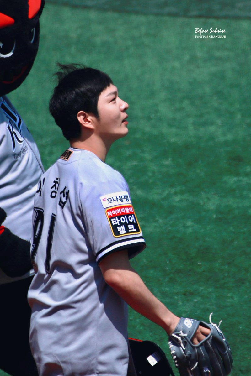 240519 kt wiz 시구

승리 요정 이창섭🍑🩵
(바람에 날린 머리 너무 ㄱㅇㅇ

#비투비  #이창섭 #창섭 
<a href="/LeeCS_BTOB/">이창섭</a>