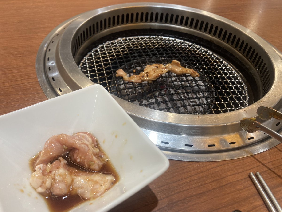 今日初めて一人焼肉をした。
すんごく大人の階段を登った気分。
