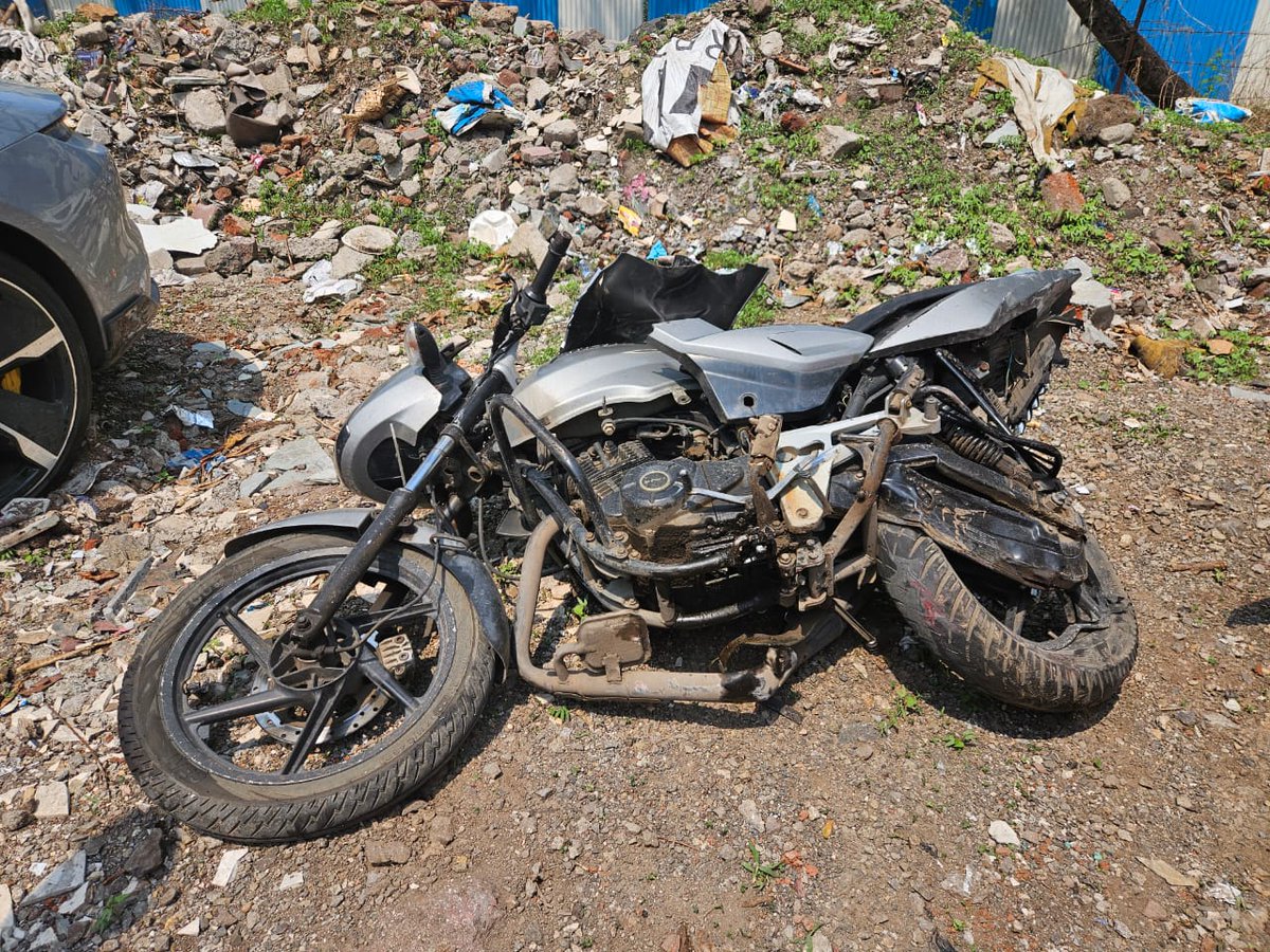 #Pune #Roadaccidents #rashdriving Top end car driver mows down 2 techies, a woman & a man both aged 24 yrs. 17 yr old son of a prominent city builder driving a Porche ev hit their motorcycle from behind at Kalyaninagar at 3 am on Sun.