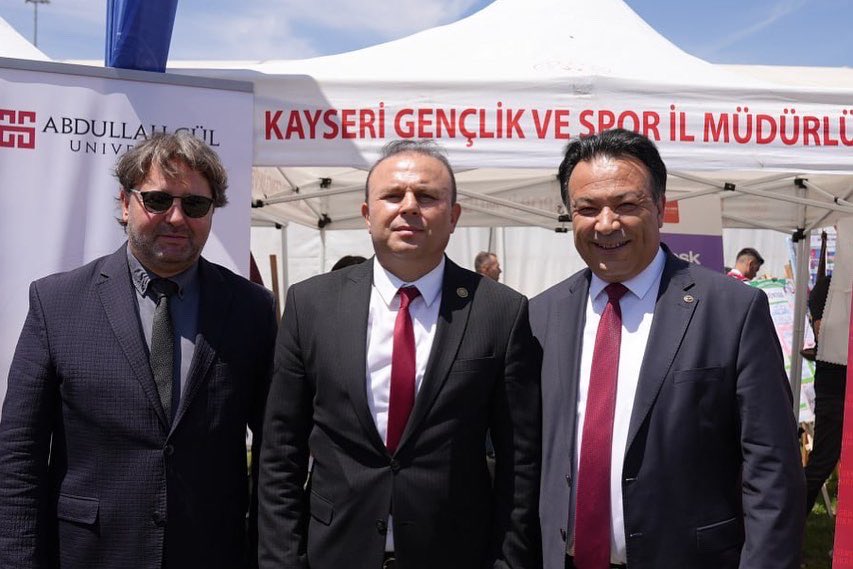 kayserimem's tweet photo. 19 Mayıs Atatürk’ü Anma, Gençlik ve Spor Bayramı Töreni 🇹🇷

Millet Bahçesinde yapılan törenlere Valimiz Sn. Gökmen Çiçek, Garnizon Komutanı Tuğg. Haldun Taşan, Kayseri Büyükşehir Belediye Başkanı Dr.Memduh Büyükkılıç, İl Müdürümüz Bahameddin Karaköse ve İl protokolü katıldı. https://t.co/NKaxwnf52s