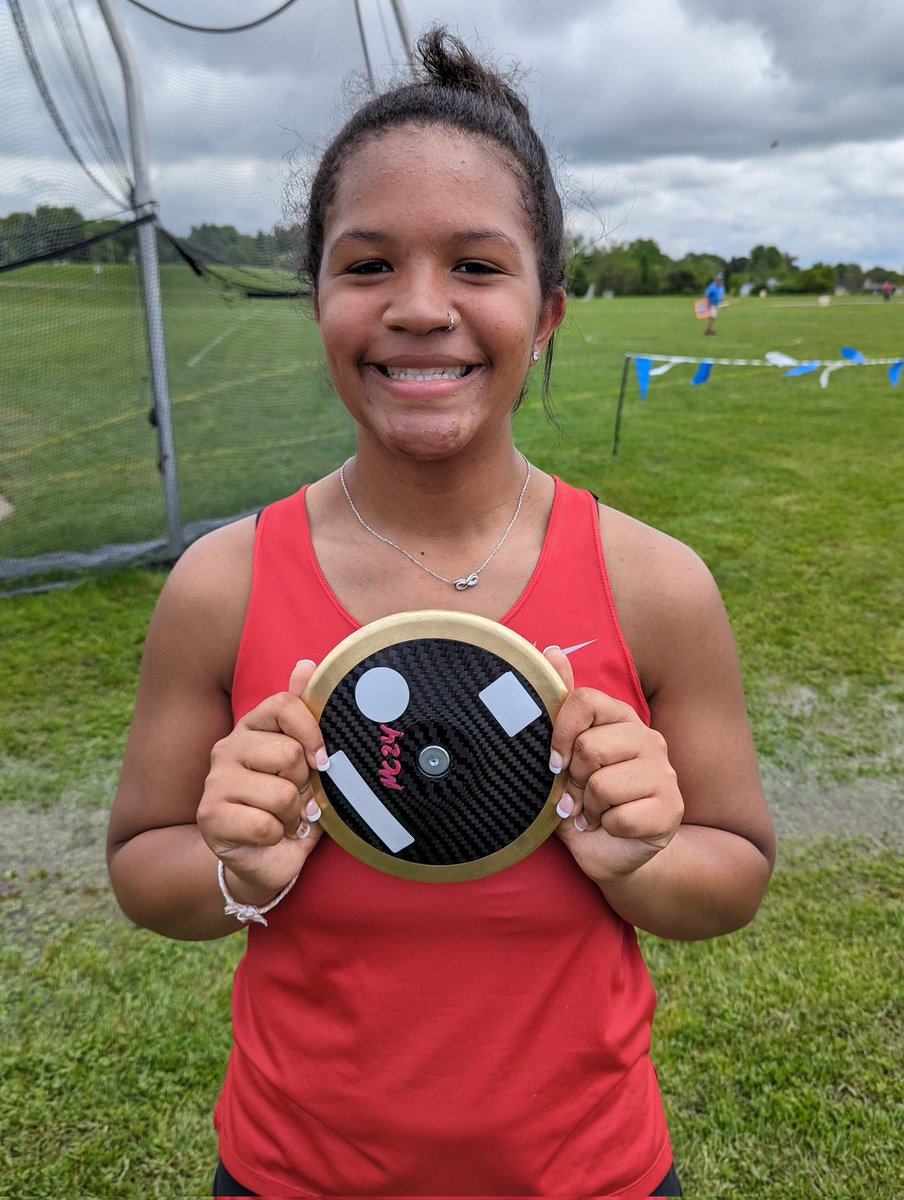CdgaThrows's tweet photo. Kudos to the throws squad on a solid showing at the county meet!  Onwards to Sectionals next weekend!  #CATrack #CanandaiguaProud https://t.co/8mS8Z2GKW1